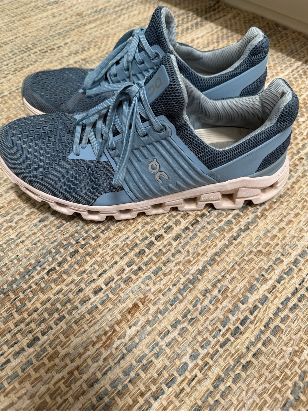 On Cloudswift Running Shoes - Picture 2 of 11